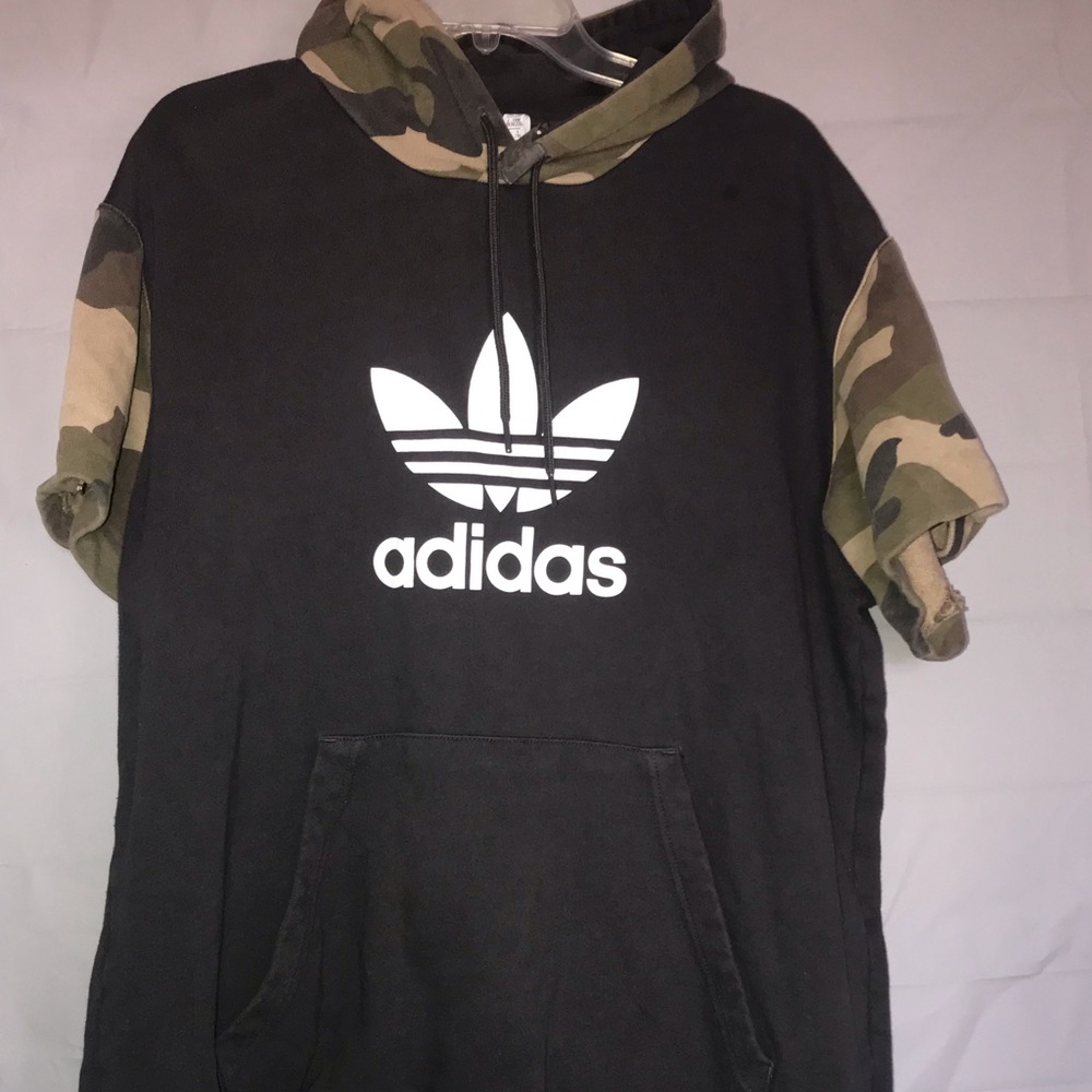 Addidas short sleeve hoodie size XL